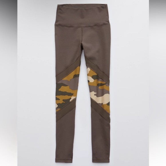 AERIE the hugger camo leggings 🤍 - Picture 2 of 10